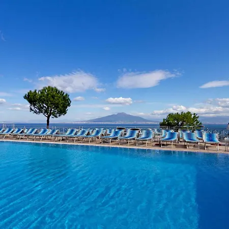 Grand President Hotel 4*