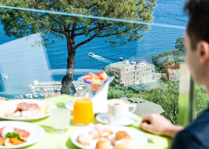 Grand President Hotell 4*