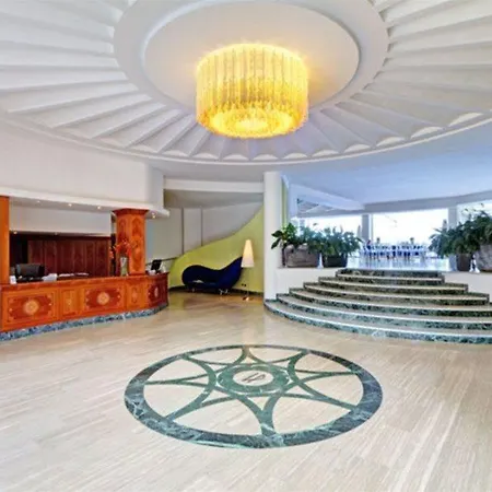 Hotel Grand President 4*