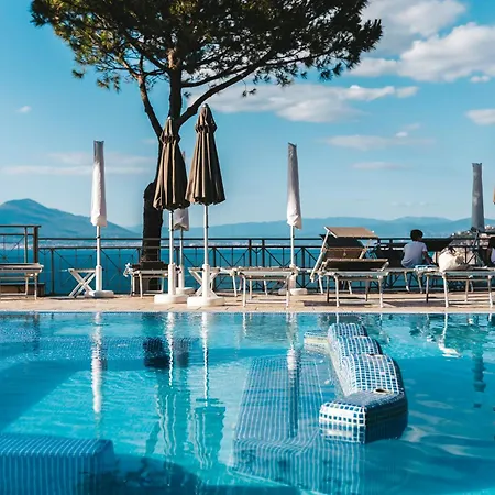 Grand President Hotel 4*