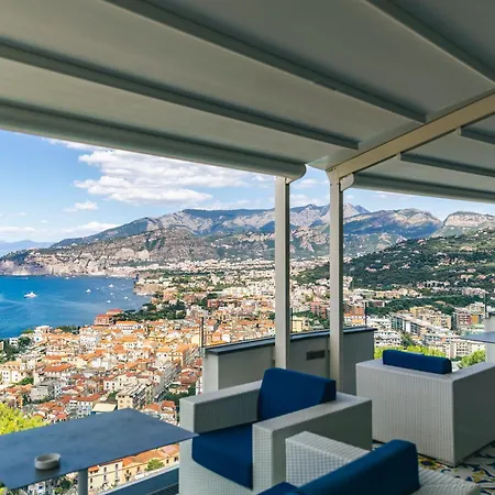 Hotel Grand President 4*