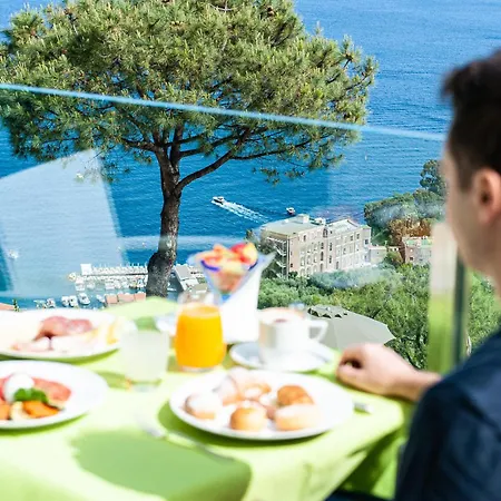 Grand President Hotel 4*