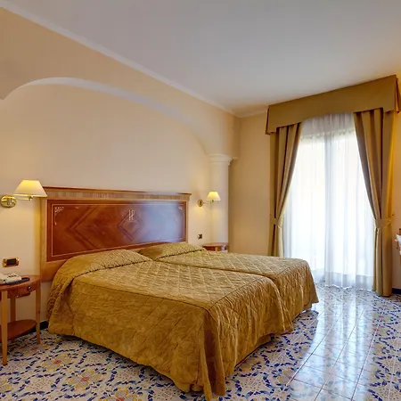 Hotel Grand President 4*