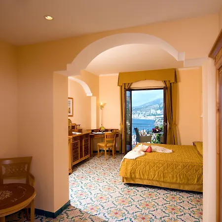 Grand President Hotel 4*